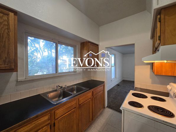 215 N Chestnut St APT 3