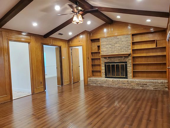 3rd image of 1006 Edgewood Dr