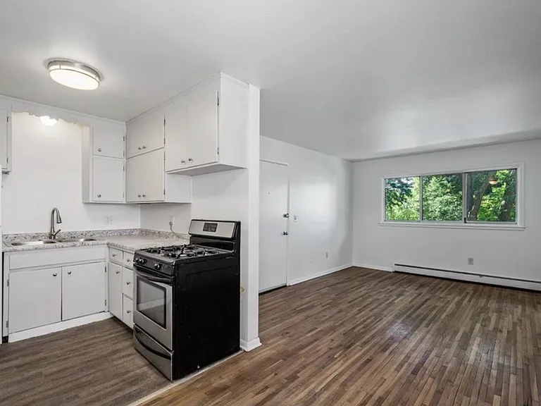 2818 East 31st Street — Photo 10