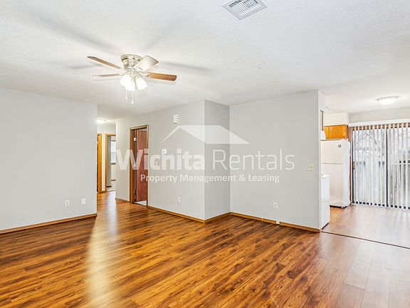 3rd image of 223 W Overlook Dr
