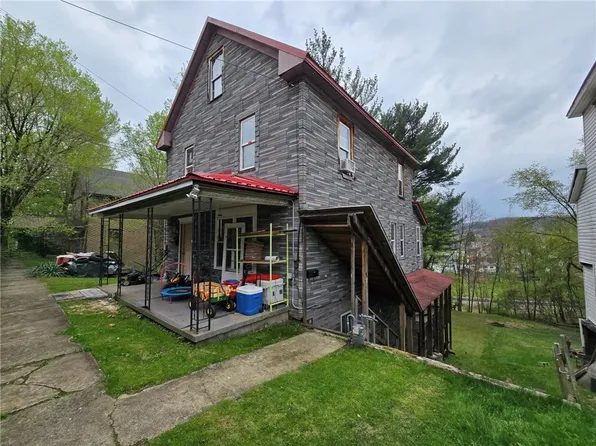 108 Cherry St, Punxsutawney, PA 15767