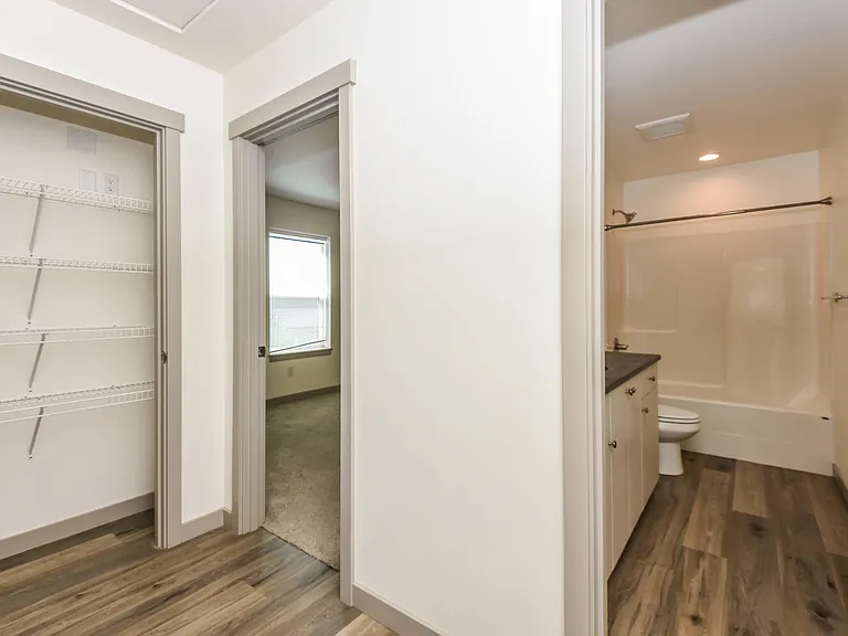 2046 Aaron Dr — Photo 18