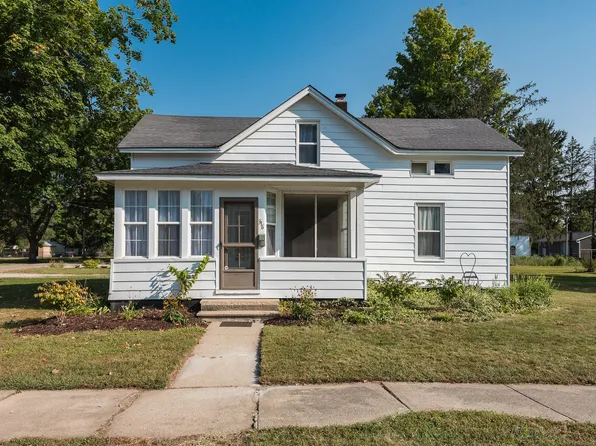 316 W Cherry St, Wayland, MI 49348