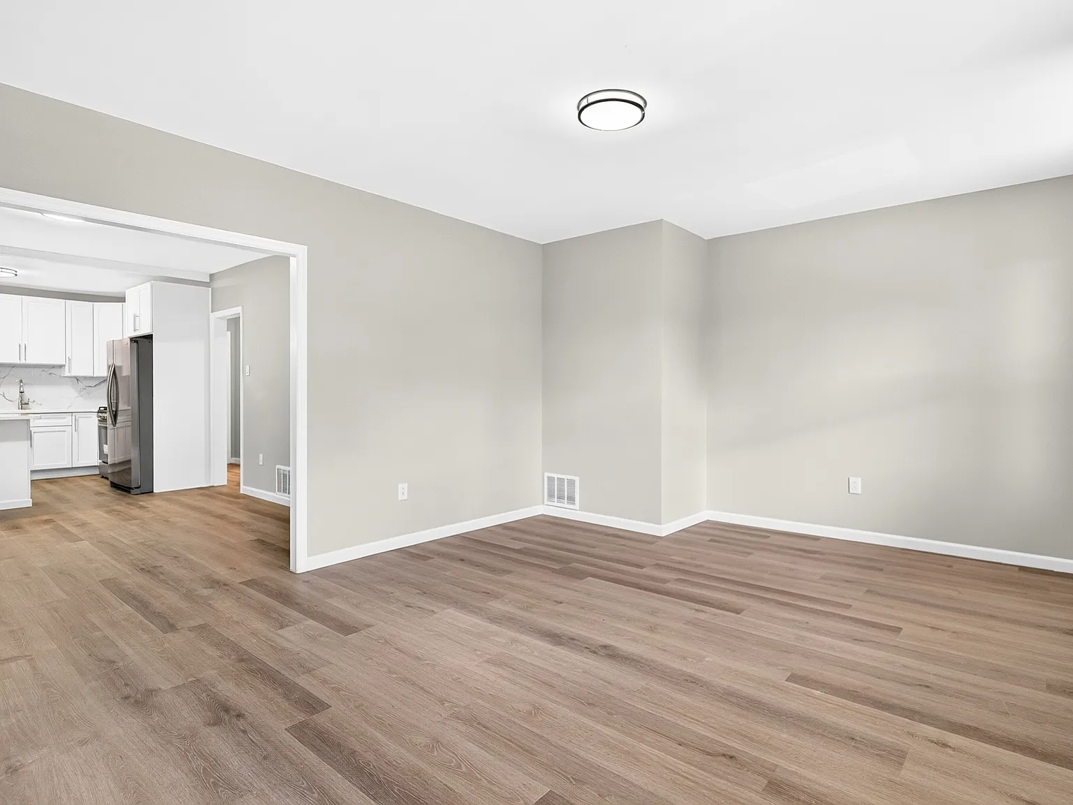 2 bed, $1,100 — Photo 4