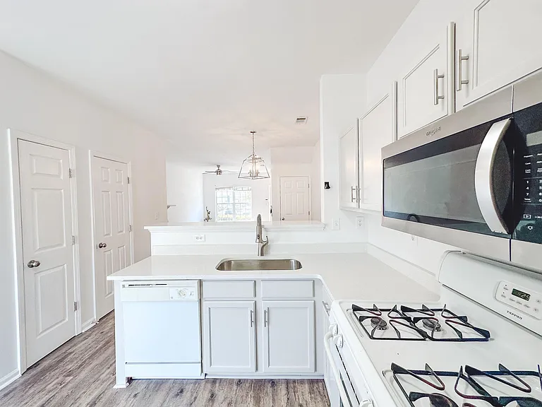 3247 Hidden Cove Cir — Photo 7