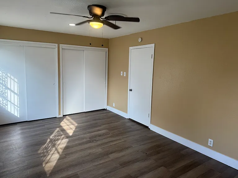 5525 Anderson St — Photo 13