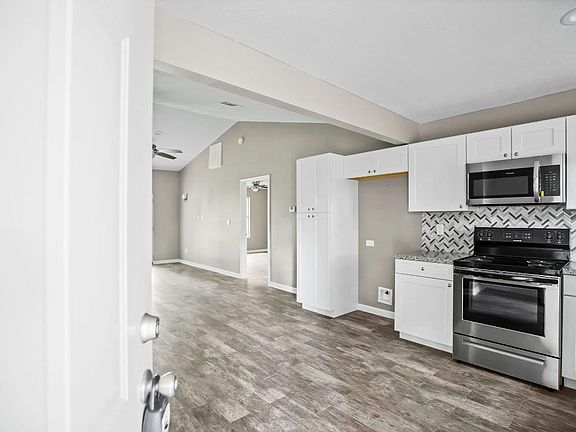 4th image of 3412 Balboa Cir #51
