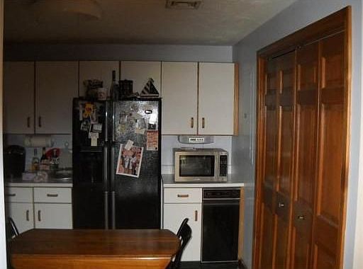 3rd image of 18 Rose Ct