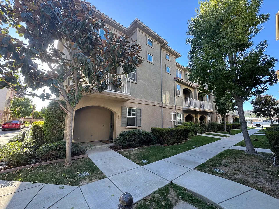 Front of Unit 381
Larmon Loop