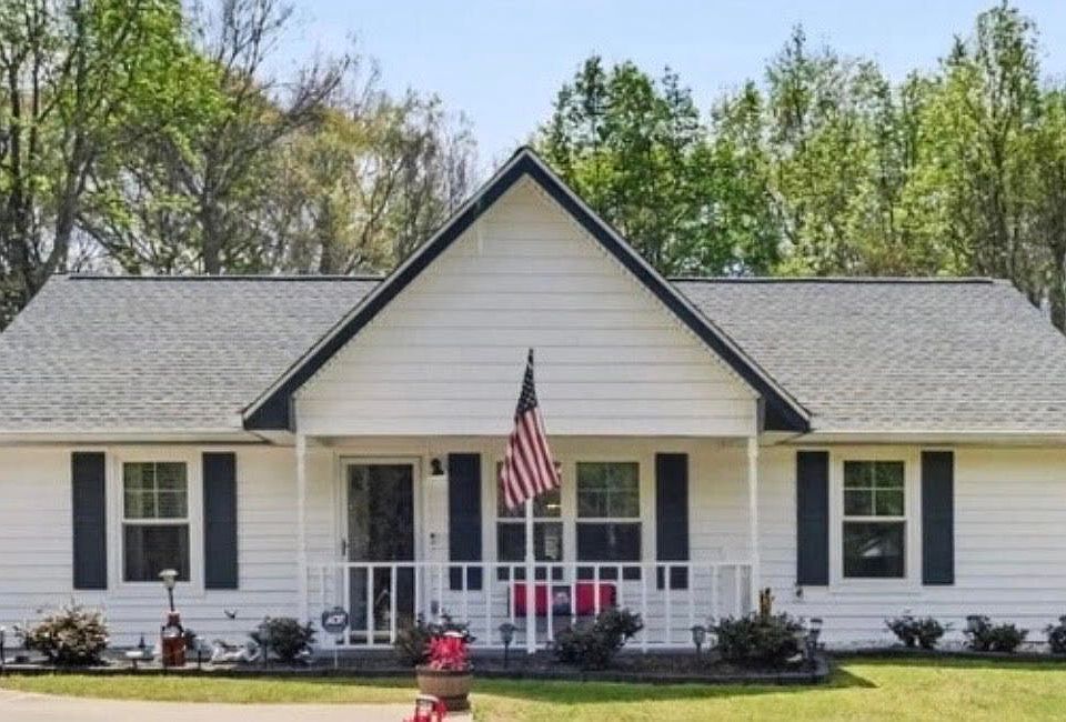 1st image of 3056 Barrett Rd