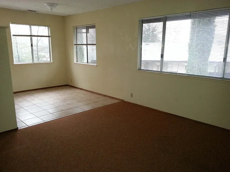 2674 Woodridge Ct — Photo 4