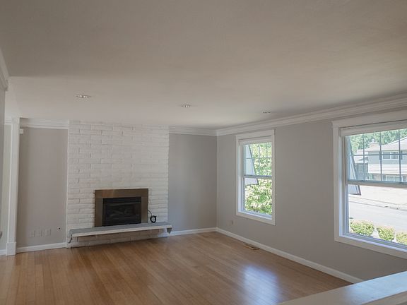 3rd image of 17455 NE 11th St