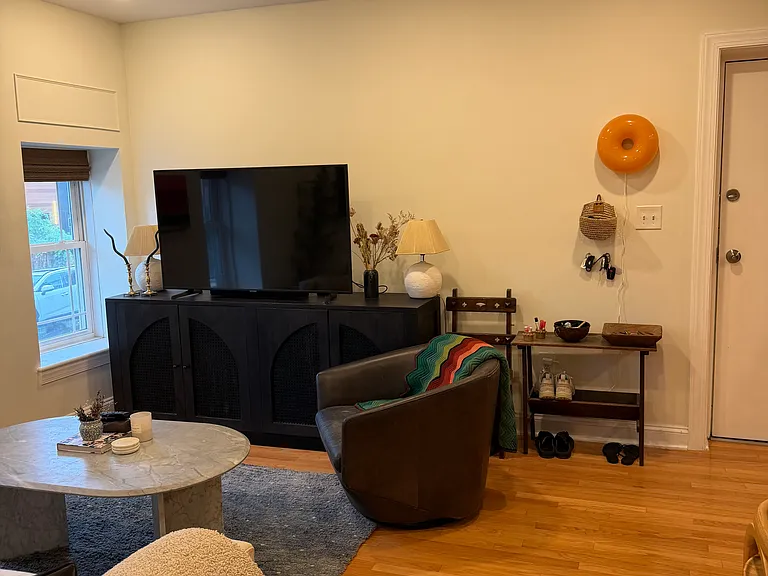 660 Morton Pl NE #4 — Photo 2