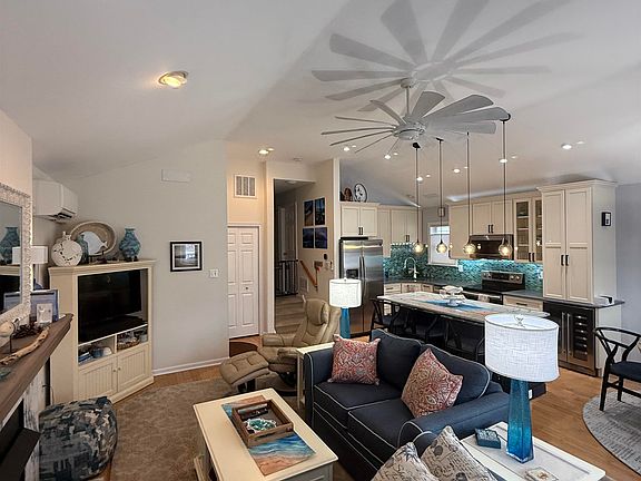 4th image of 3038 West Ave #3038