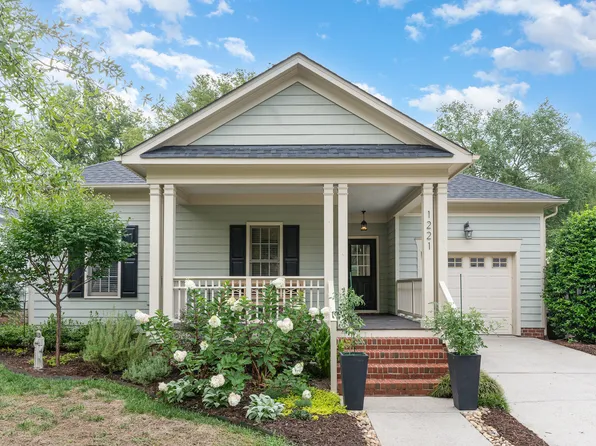 1221 Pinehurst Dr, Chapel Hill, NC 27517