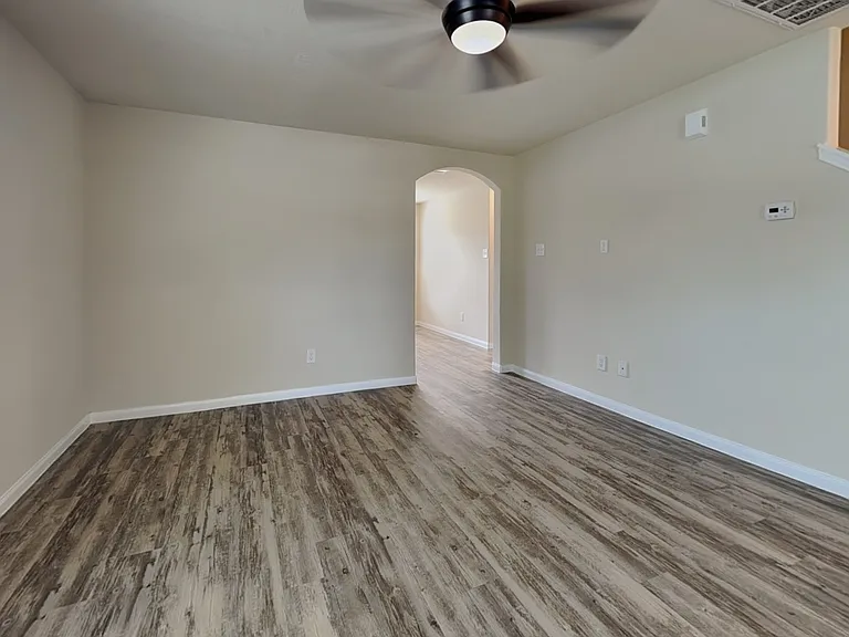 Spacious corner room with neut