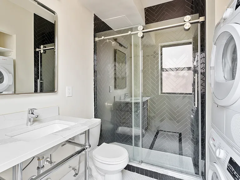 138 E 38th St #7R — Photo 4