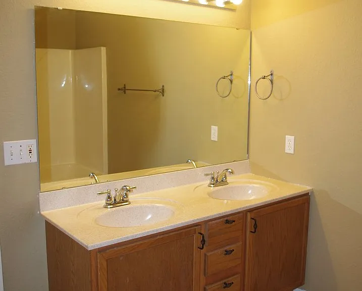 905 Hampton Ct — Photo 8
