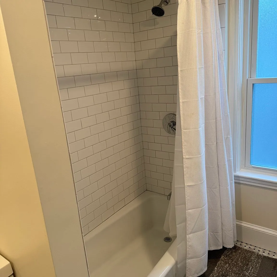 1 bed, 1.0 bath, 100 sqft, $1,200 — Photo 4