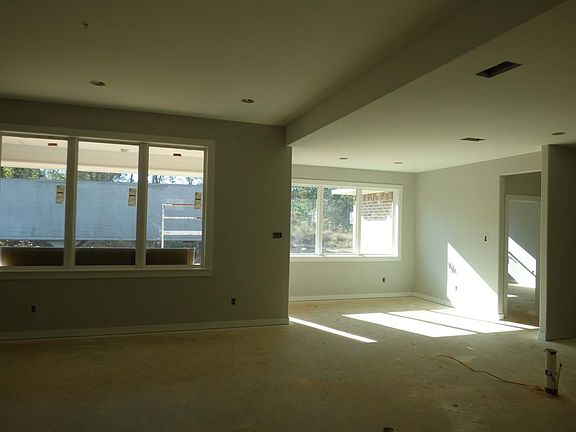 4th image of 326 Clear View Ln