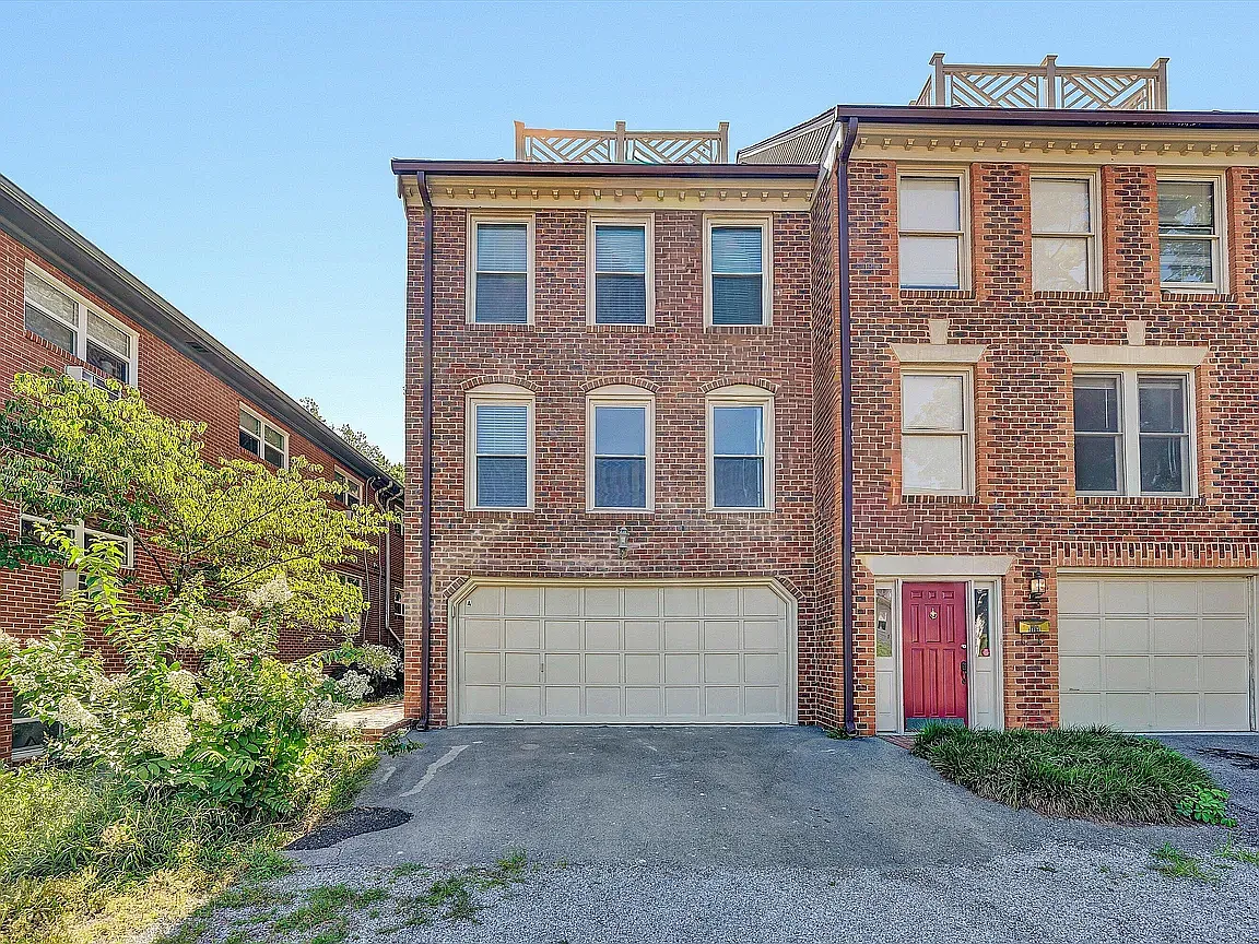 3 bed, 3.5 bath, 1951 sqft, $3,000 — Photo 1