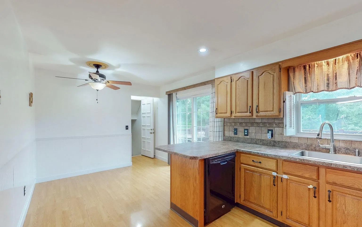 3 bed, 1.5 bath, 1245 sqft, $2,600 — Photo 4