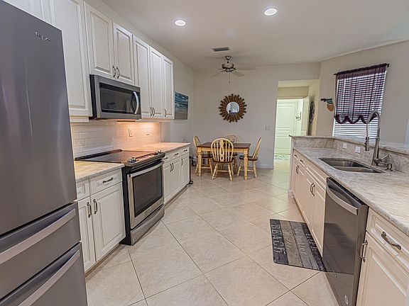 5th image of 10440 SW Westlawn Boulevard