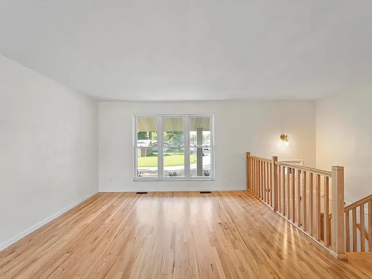 405 Fontainebleau — Photo 5