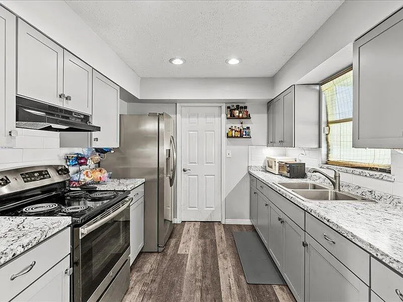 4 bed, 1750 sqft, $3,350 — Photo 4