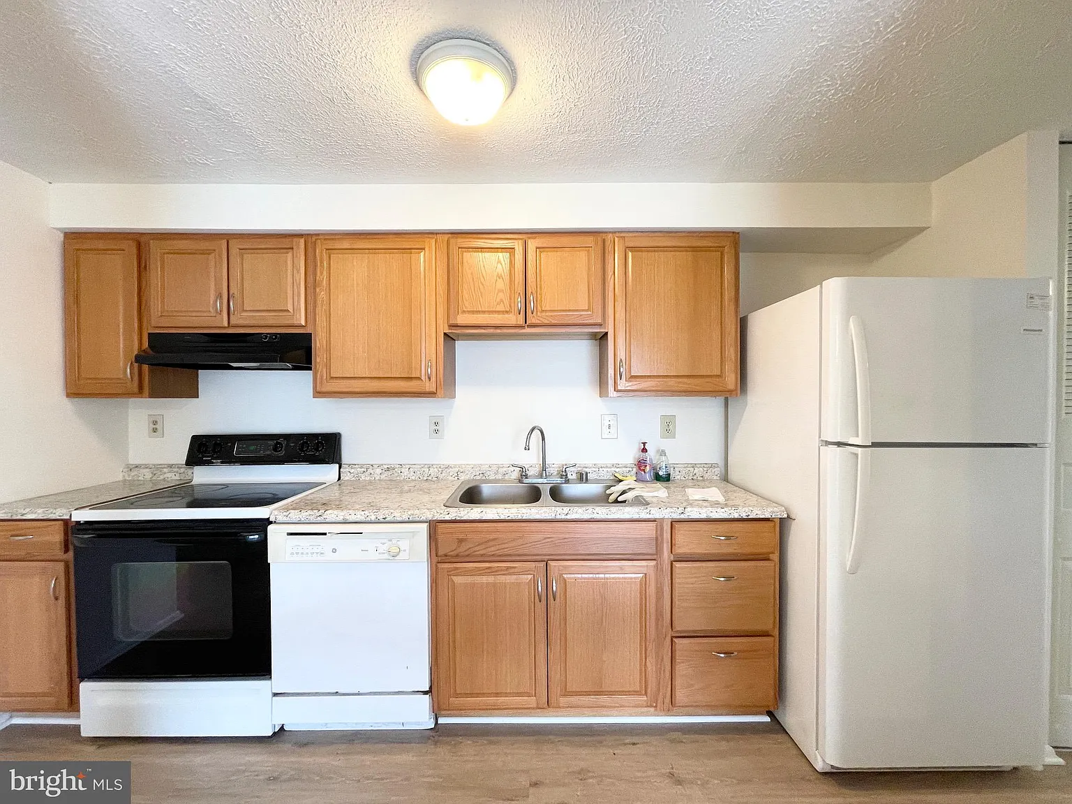 2 bed, 1.0 bath, $1,550 — Photo 4