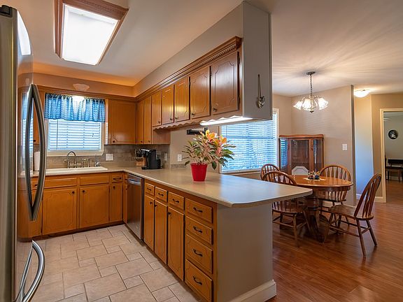 3rd image of 3413 Tanglewood Dr