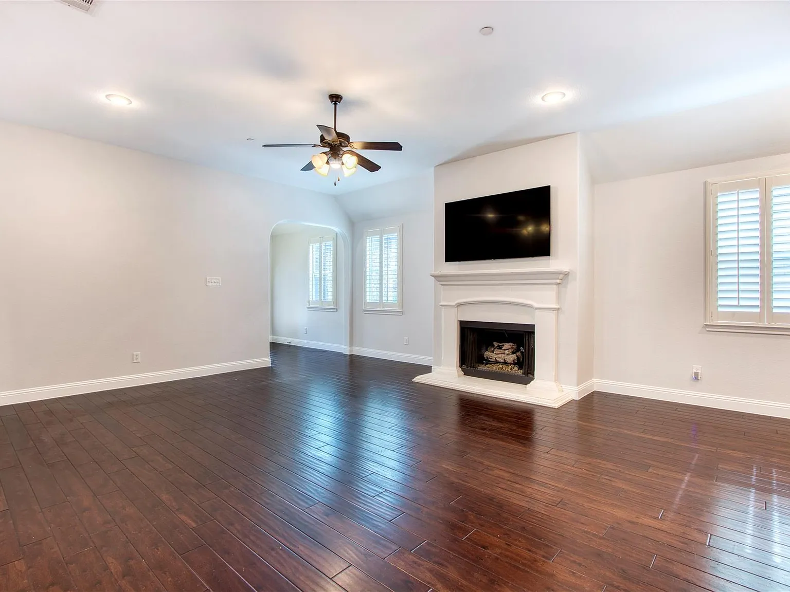 2 bed, 1814 sqft, $3,200 — Photo 3