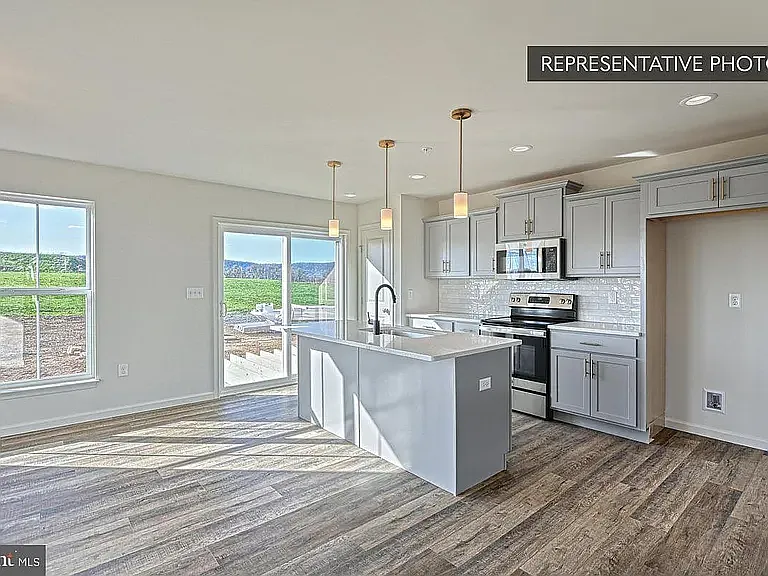 3 bed, 2.5 bath, 1546 sqft, $2,250 — Photo 3