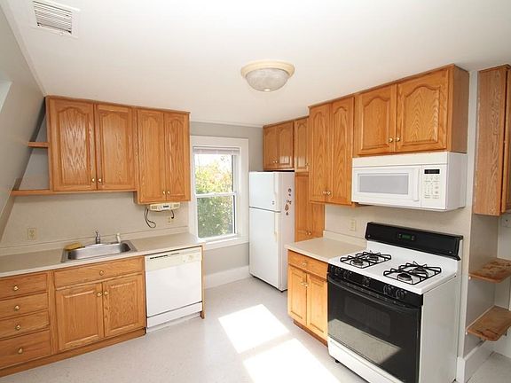 3rd image of 57 Devereux St #3