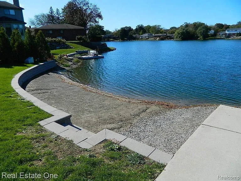 6927 Northpoint Dr — Photo 10