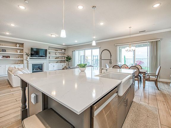 3rd image of 467 Heirloom Ln