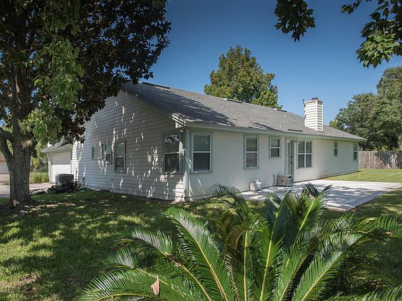 2nd image of 1834 S Evans Dr