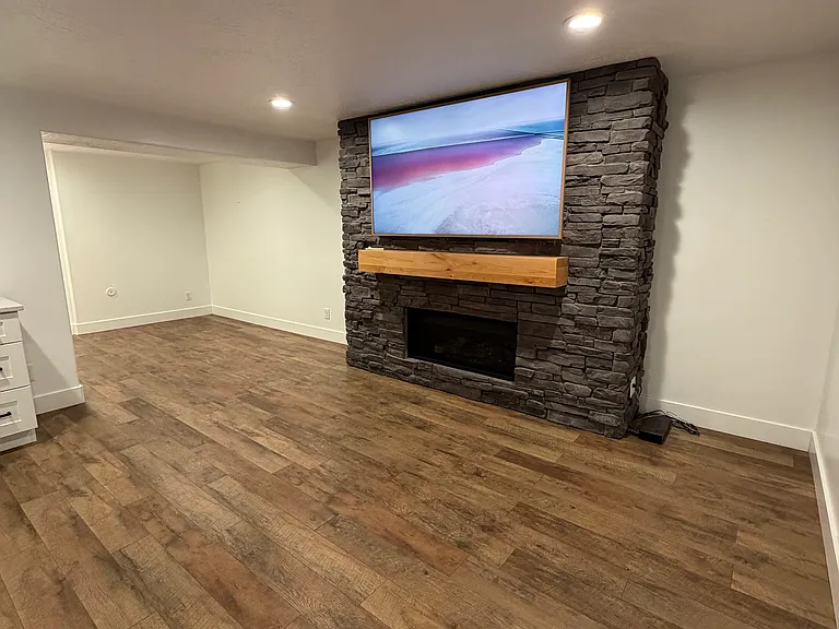 923 W 2100 N — Photo 15