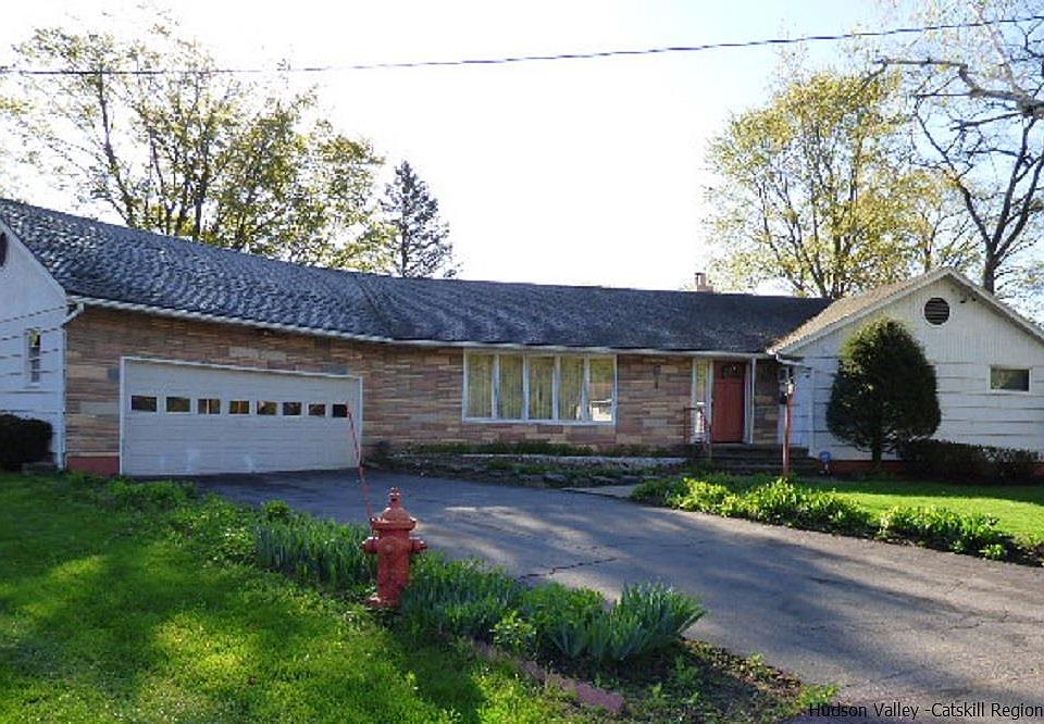 1st image of 16 Garden Ct