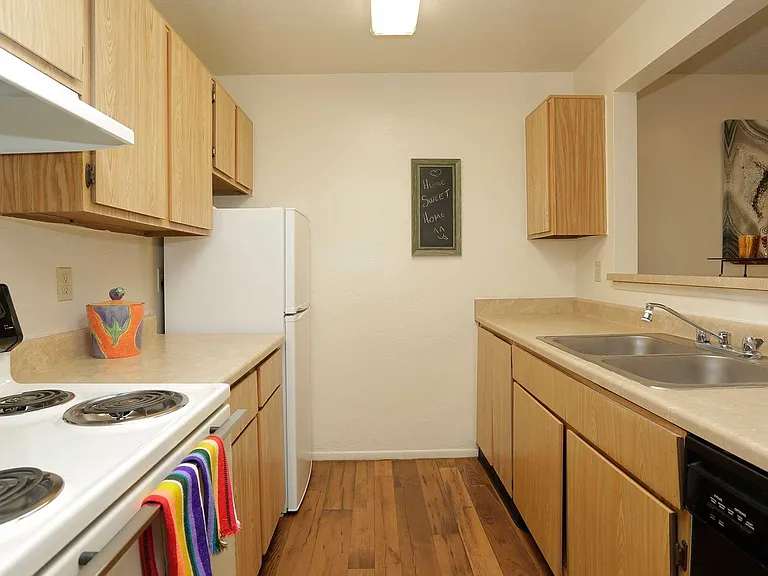 Silverado Apartments — Photo 10