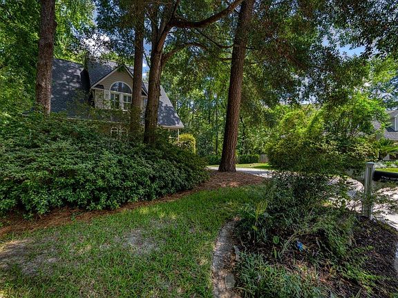 3rd image of 205 Telfair Ct