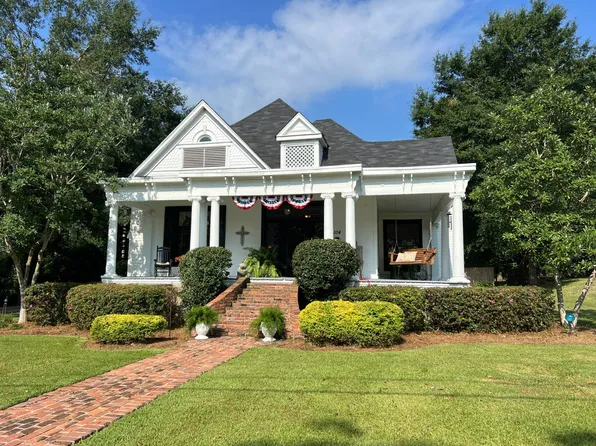 104 Church St, Winona, MS 38967