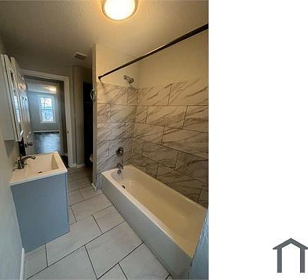 4th image of 2720 Sacramento Ave