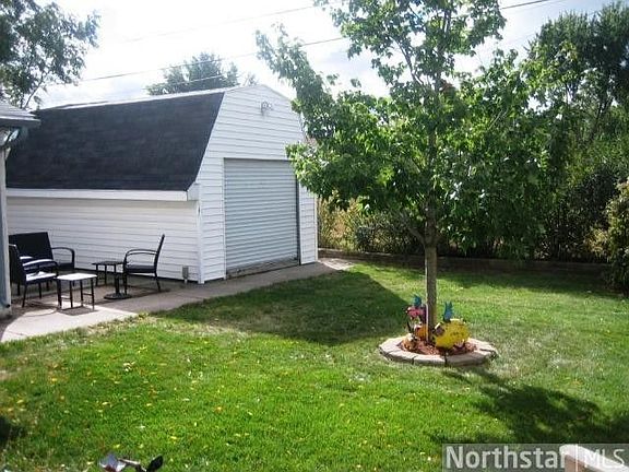 4th image of 2658 Chippewa Ave