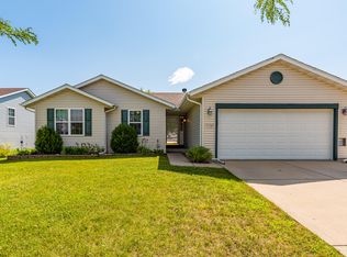 1190 Center St, Hartford, WI 53027