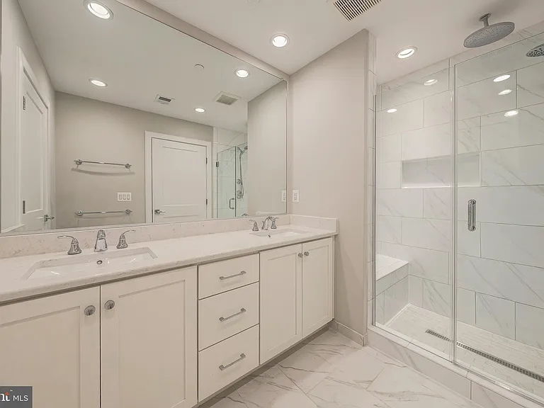 10326 Grosvenor Pl — Photo 33