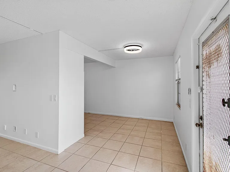 4028 Hythe Pl #B — Photo 6