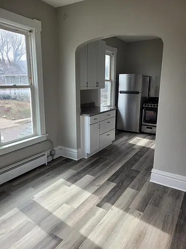 133 Winifred St W #2 Photo 1
