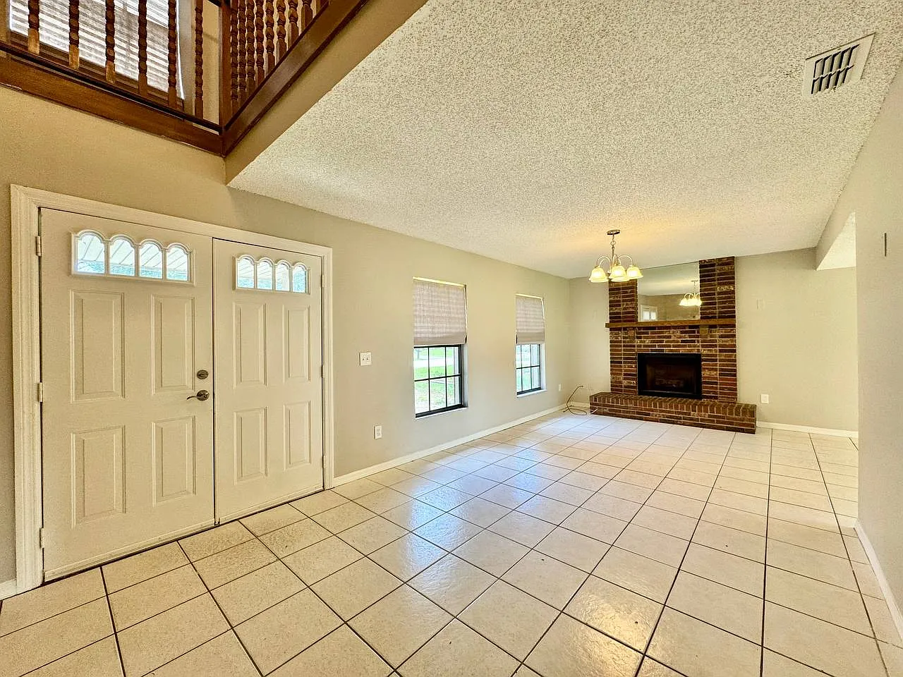 4 bed, 2200 sqft, $2,750 — Photo 4