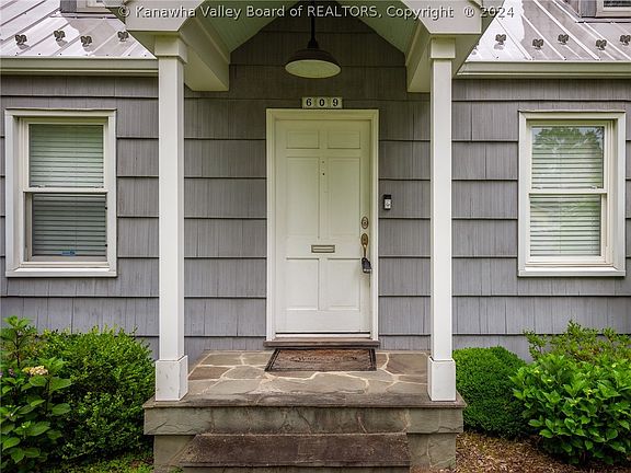 4th image of 609 42nd St SE
